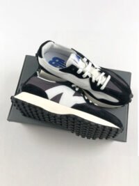 New Balance 327 Black/White