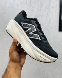 New Balance Fresh Foam Black/White - Image 12